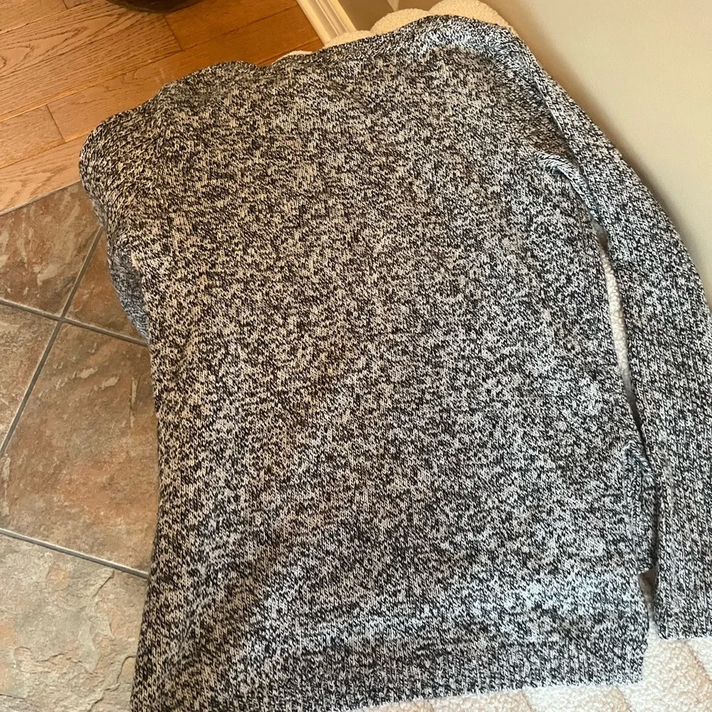 H&M Sweater - Picture 3 of 3